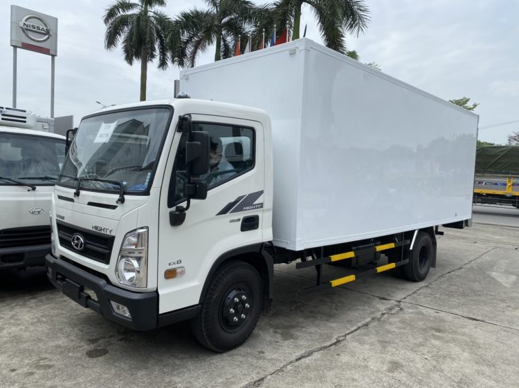 EX8L Thùng Kín composite Hyundai 7.2 tấn dài 5m8