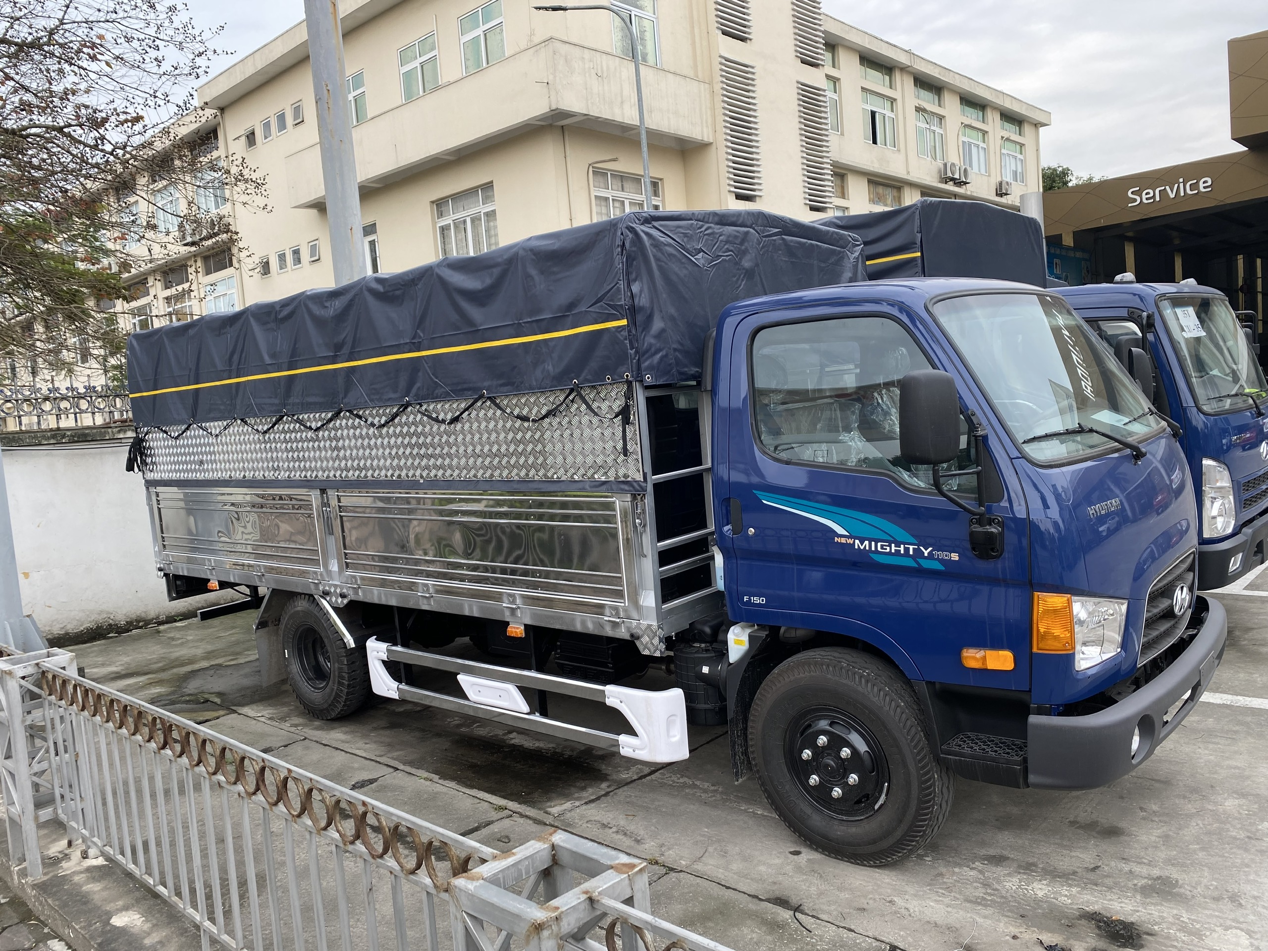 giá xe tải 7 tấn hyundai 110SP thùng bạt inox
