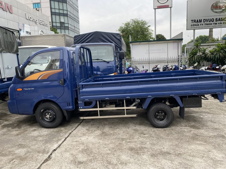 Porter 150 thùng lửng Giá Xe tải Hyundai 1550kg chở hàng