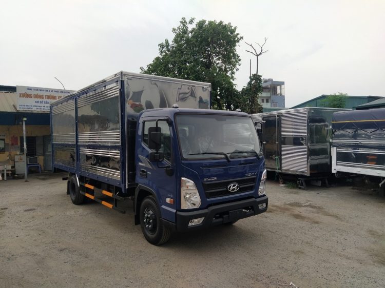 Hyundai 7 tấn chở palet – Mighty EX8L thùng kín cánh dơi