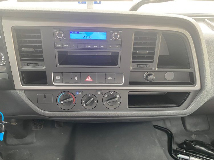Hyundai 7 tấn chở palet – Mighty EX8L thùng kín cánh dơi