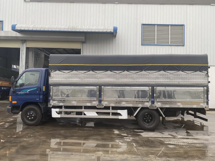 Hyundai 110SL thùng bạt inox xe tải 7 tấn dài 5m8