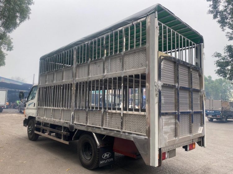 xe chở gia súc tải trọng 6.1 tấn Hyundai New Mighty 110SP